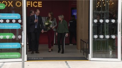 GALA VIDÉO - Kate Middleton manque de trébucher : la réaction du prince William
