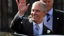 GALA VIDEO : Le prince Andrew consolé par Elizabeth II à Windsor : le dilemme d’une mère