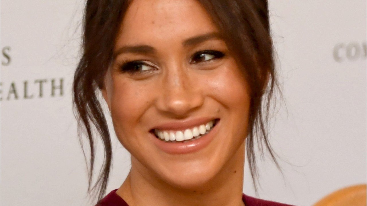 GALA VIDEO - PHOTO - Meghan Markle chic en bask...