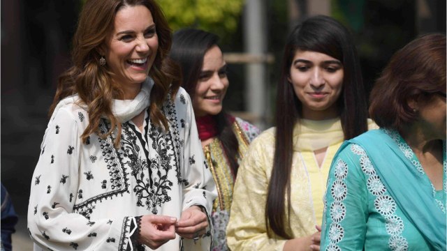 GALA VIDEO - Quand Kate Middleton fait une virée au pub incognito !