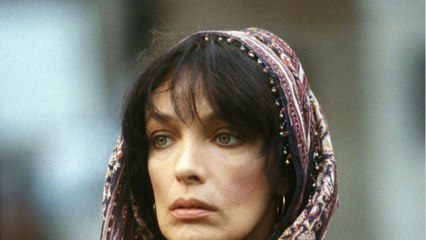 GALA VIDEO - Marie Laforêt, l'éternelle amoureuse : retour sur ses cinq mariages tumultueux