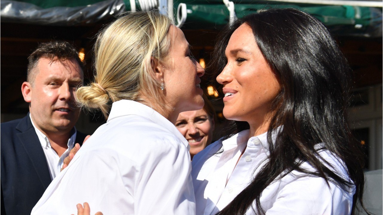 GALA VIDEO - Pourquoi les boucles d’oreille de Meghan Markle au mariage de sa meilleure amie font autant parler ?