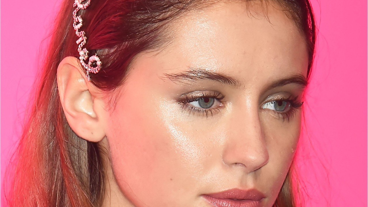 GALA VIDEO - PHOTO – Iris Law, 19 ans : la fille de Jude Law affole la toile en bikini