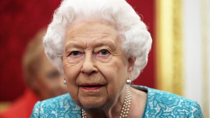GALA VIDEO - Pourquoi la reine Elizabeth II ne veut pas d'enfants à la table de Noël !