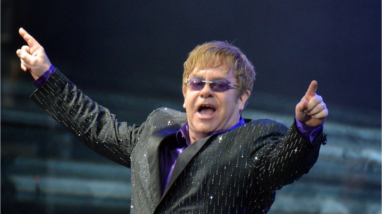 GALA VIDEO : Elton John « extrêmement souffrant " : son état de santé inquiète