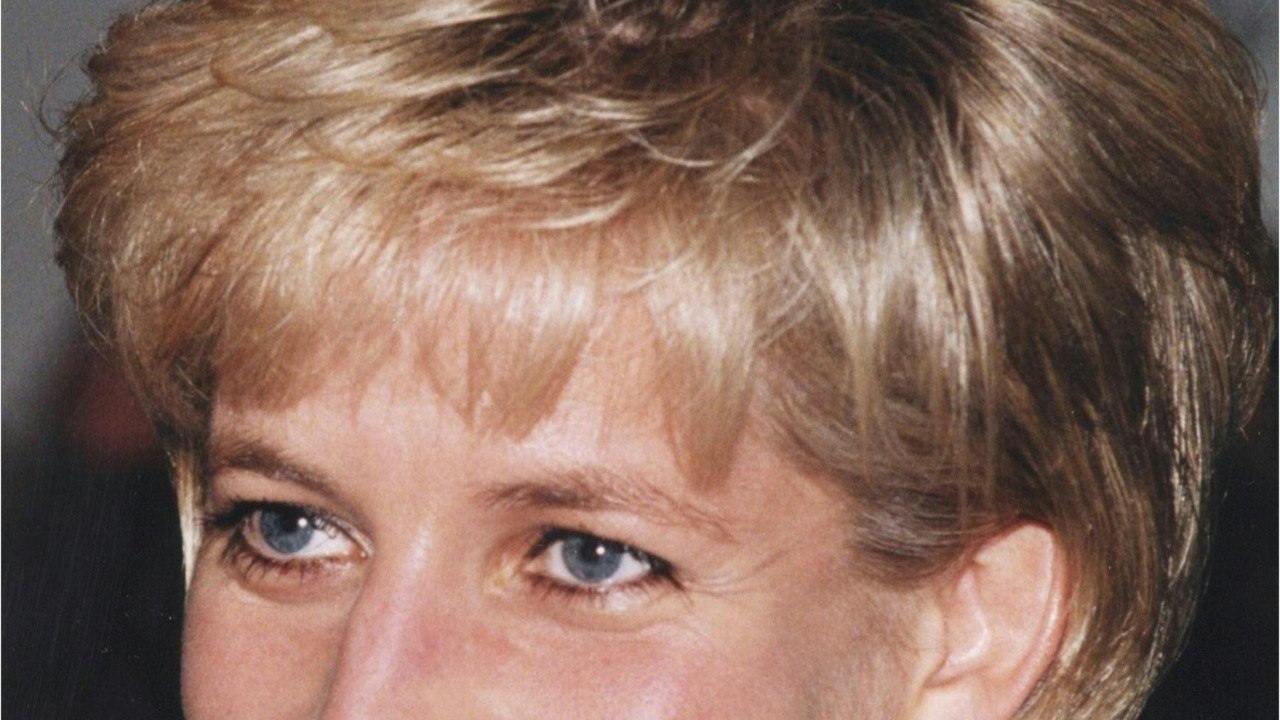 GALA VIDÉO - Quand Lady Diana envisageait de se convertir à l’islam par amour pour Hasnat Khan
