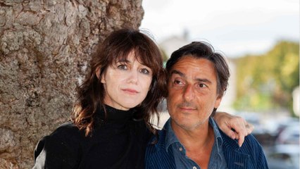 GALA VIDEO - Pourquoi Yvan Attal n’a pas tout de suite présenté Charlotte Gainsbourg à ses parents