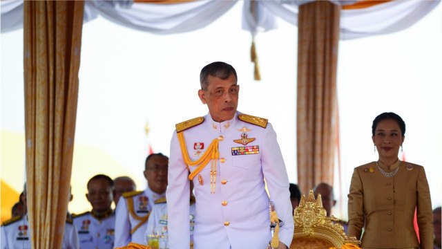 GALA VIDEO - Riffifi chez le roi de Thaïlande : il répudie sa première concubine pour “déloyauté”