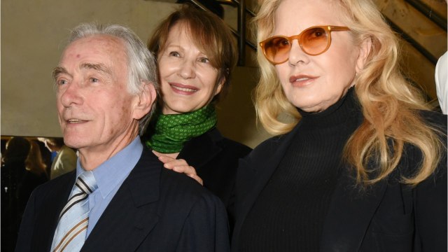 GALA VIDEO – Nathalie Baye partage un cliché inédit avec Johnny qui va ravir Sylvie Vartan