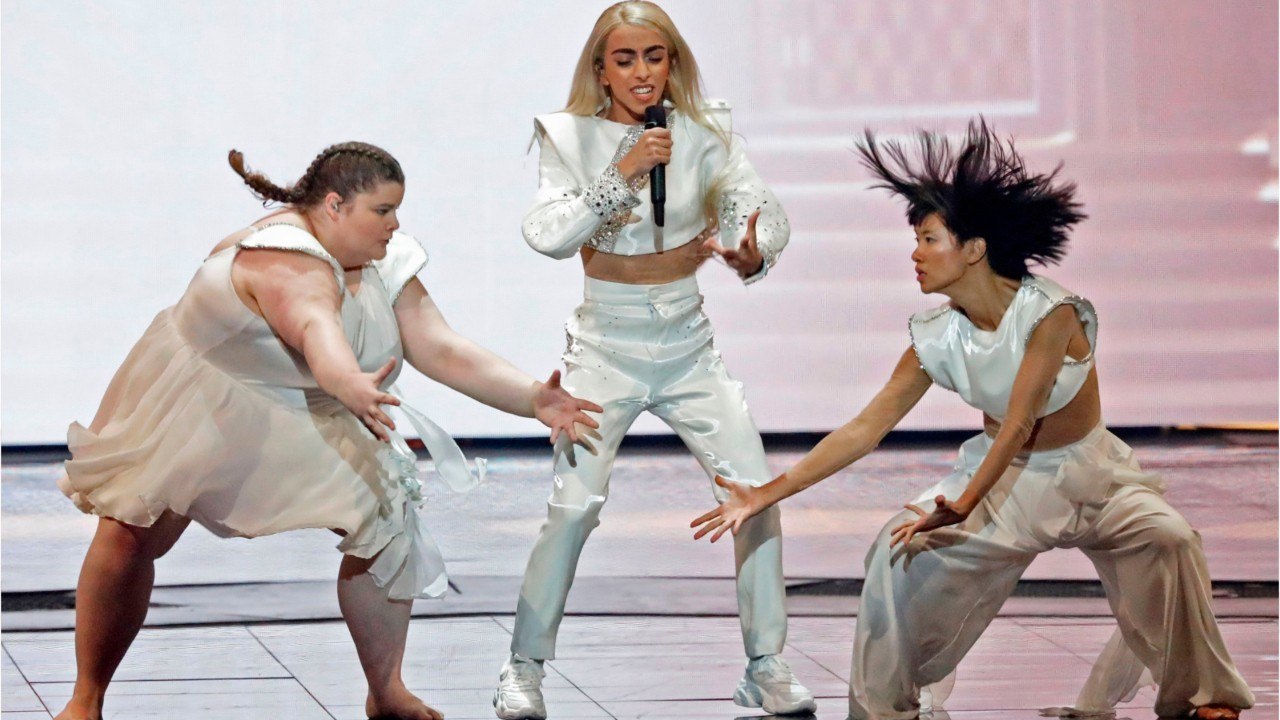 GALA VIDEO - Inondé d’insultes sur les réseaux sociaux, Bilal Hassani a pensé au suicide