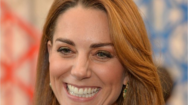 GALA VIDÉO - Kate Middleton et William sont au Pakistan : l’hommage stylistique de la duchesse de Cambridge à leur pays hôte