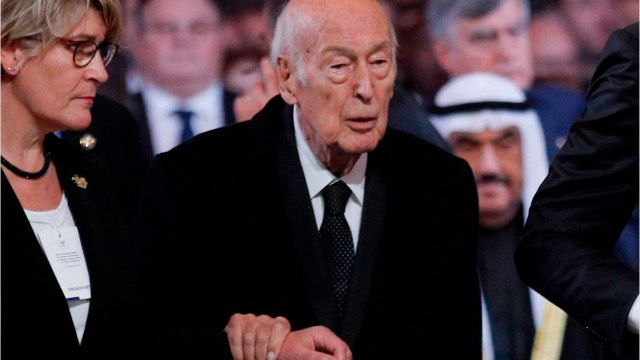 GALA VIDEO - Valéry Giscard d'Estaing : cette dernière petite vacherie envers Jacques Chirac lors de la messe à Saint-Sulpice