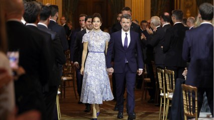 GALA VIDEO - Brigitte Macron déclenche l’hystérie dans un lycée parisien, au côté de Mary de Danemark