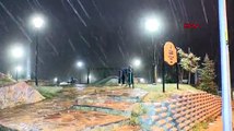 Ankara'da beklenen kar yağmaya başladı