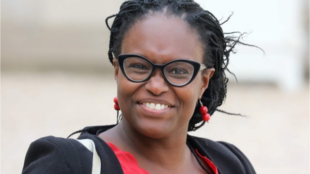 GALA VIDÉO - La réponse bien troussée de Sibeth Ndiaye aux critiques sur son look : “Je ne veux pas ressembler à un corbeau”