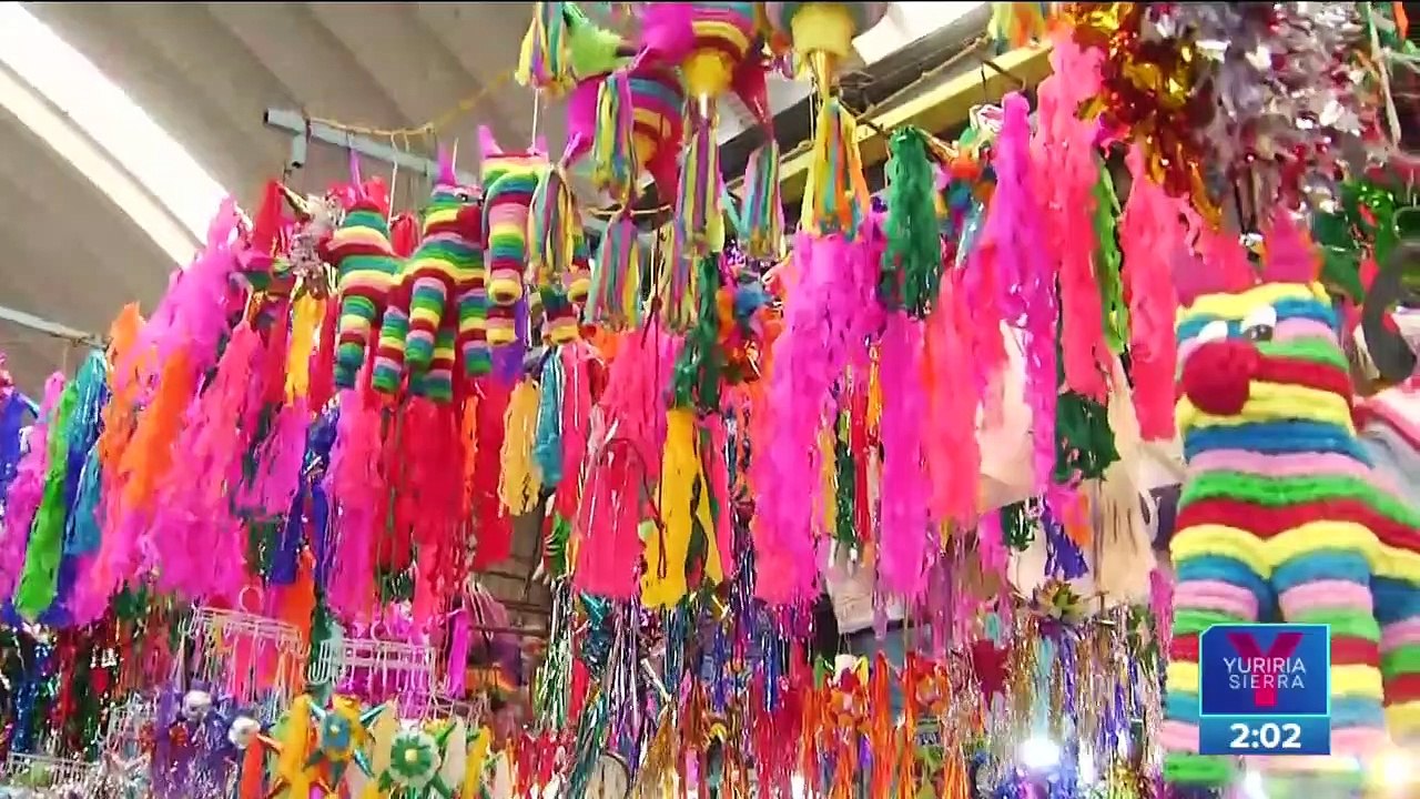 Capitalinos preparan la primera posada y visitan mercados