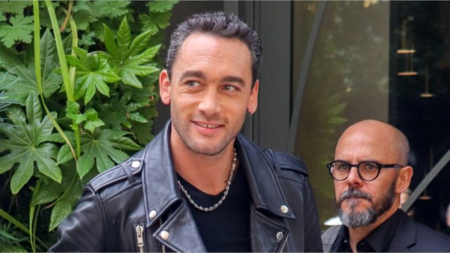 GALA VIDÉO - Jean-Baptiste Guégan, sosie vocal de Johnny, n’a “pas le temps” de rencontrer Laeticia Hallyday