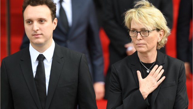 GALA VIDÉO - Ce jour où Claude Chirac a offert des vêtements de Jacques Chirac à des migrants