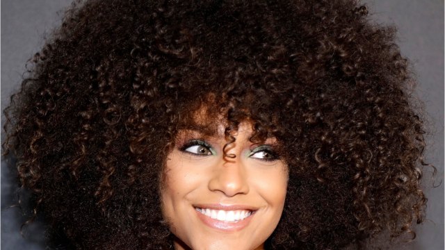 GALA VIDÉO – Alicia Aylies change de couleur de cheveux, accentuant sa ressemblance avec Rihanna