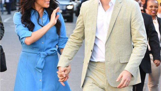 GALA VIDÉO – Meghan Markle et Harry : entre danses, discours et câlins, les Sussex partagent leur premier jour en Afrique