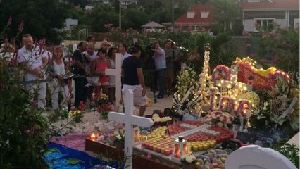 GALA VIDEO - Johnny Hallyday : ses cadeaux qui manquent tant à Mathilde Seigner