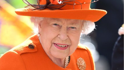 GALA VIDEO - Ce jour où Elizabeth II a été surprise en jean et sweat-shirt