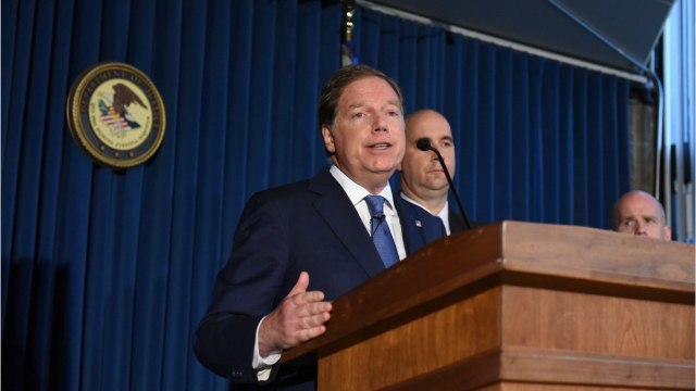 GALA VIDEO - « J’étais trop vieille pour lui : Lady Victoria Hervey, ex du prince Andrew, raconte sa rencontre avec Jeffrey Epstein