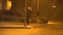 Yüksekova'da lapa lapa kar yağdı, her yer beyaza büründü
