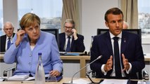 GALA VIDEO - La photo de Brigitte et Emmanuel Macron avec Angela Merkel détournée par un club libertin