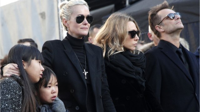 GALA VIDÉO – Laeticia Hallyday remercie celle qui l’a tant “consolée”, “nuits et jours”