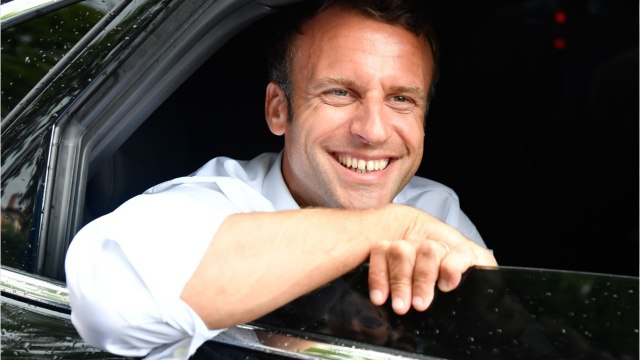 GALA VIDEO - Emmanuel Macron en vacances « studieuses au fort de Brégançon : comment il reste « connecté