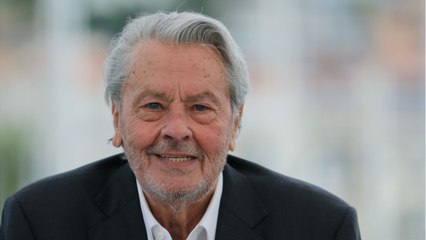 GALA VIDEO - Alain Delon, malade, « ne veut pas trop se montrer " : comment l'acteur tente de « préserver son image "