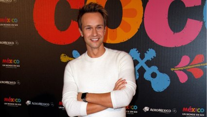 GALA VIDEO - Cyril Féraud, torse nu, s'éclate « au soleil "