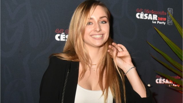 GALA VIDÉO – Emma Smet s'éclate avec deux beaux gosses à Mykonos