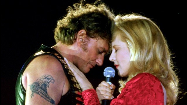GALA VIDÉO - Johnny Hallyday obsédé par Sylvie Vartan malgré les infidélités : un proche témoigne