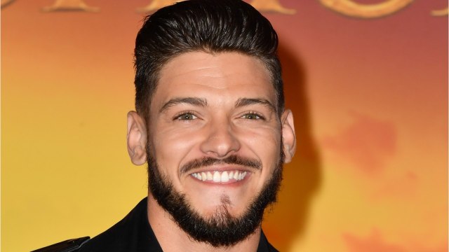 GALA VIDEO - Rayane Bensetti ému pendant le doublage du Roi Lion : cette scène qui lui a rappelé son père