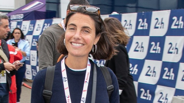 GALA VIDÉO - Alessandra Sublet, en mode belle des champs, divise les internautes
