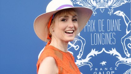 GALA VIDÉO – Julie Gayet Surprend Dans Une Église De Corrèze (1)