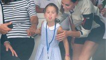 GALA VIDÉO - La princesse Charlotte ne peut s’empêcher de tirer la langue… comme un autre Windsor au même âge