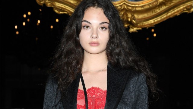 GALA VIDÉO - Deva Cassel, la fille de Monica Bellucci, ravit ses followers dans une mini-robe qui dégage ses épaules