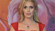 GALA VIDÉO – Kitty Spencer, nièce de Lady Diana, ose un décolleté très plongeant sous le soleil de Capri