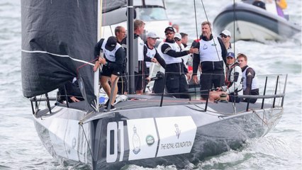 GALA VIDÉO - Kate Middleton, hyper sportive, assure sur une régate contre William