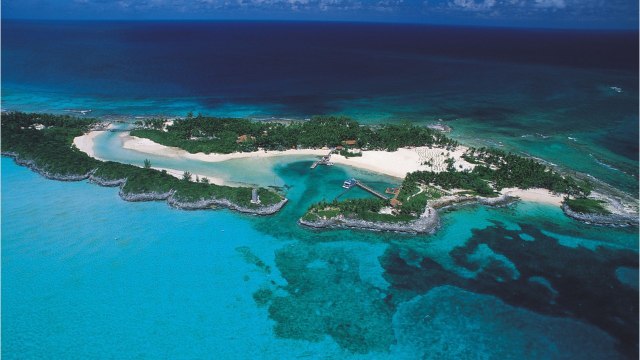 GALA VIDEO – Alessandra Sublet à Saint-Barth… et bien accompagnée