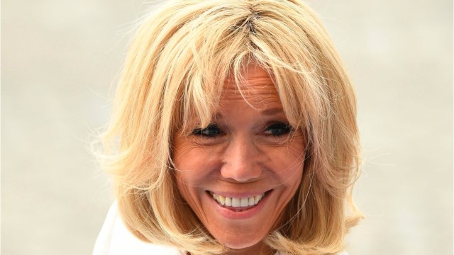 GALA VIDEO : Brigitte Macron croule sous le courrier : découvrez le nombre d’agents affectés à sa correspondance