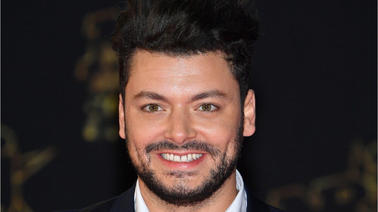 GALA VIDEO - Kev Adams en vacances à l’île Maurice ironise sur… ses abdos