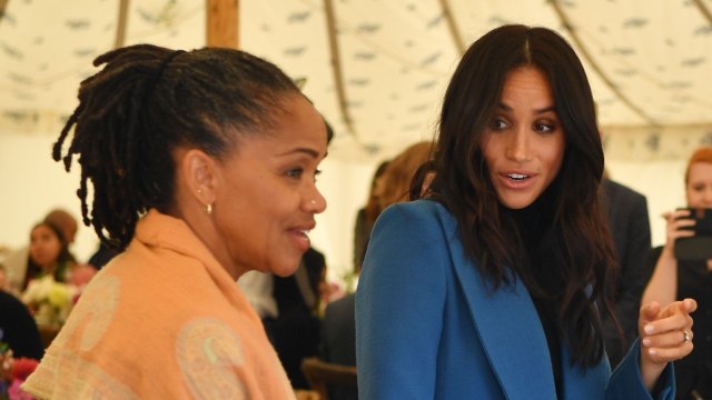 GALA VIDEO - Doria Ragland bientôt évincée par sa fille Meghan Markle ? Son frère s’inquiète