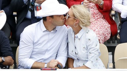 GALA VIDEO - Elodie Gossuin, maman surchargée de quatre enfants : « Je pense ne pas m’être posée sur mon canapé depuis cinq ans "