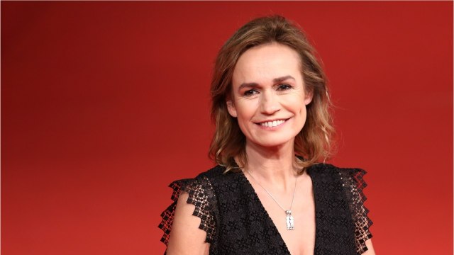 GALA VIDEO - Sandrine Bonnaire obligée de rembourser un bracelet qu'on lui avait prêté pour les César pour une odieuse raison
