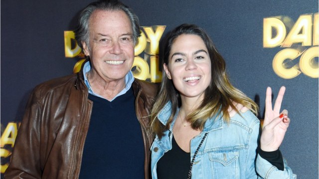 GALA VIDÉO - Fanny Leeb atteinte d’un cancer : elle publie une photo très touchante avec son frère et sa soeur