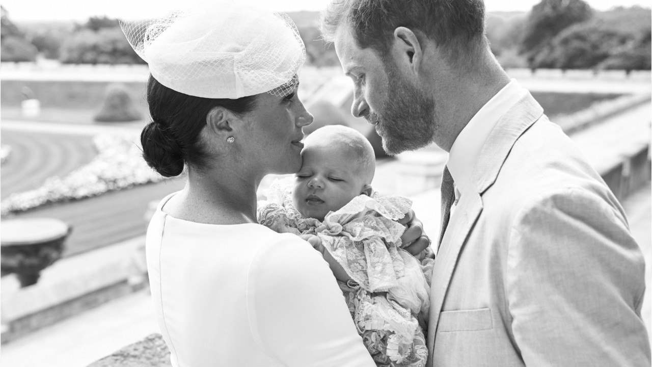 GALA VIDÉO - La touchante attention de Meghan pour Harry au baptême de leur fils Archie
